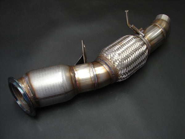 Downpipe with metal substrate catalytic converter