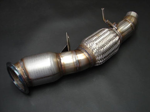 Downpipe with metal substrate catalytic converter